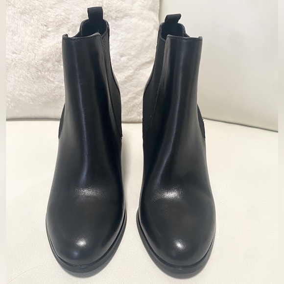 New! Never worn Michael Kors Bootie! Sz5.5 - Picture 2 of 5